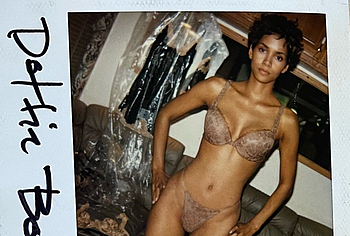 Halle Berry Nude Tits And Lingerie Photos