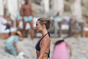 Kimberley Garner Pussy Cameltoe and Wet Bikini Pics