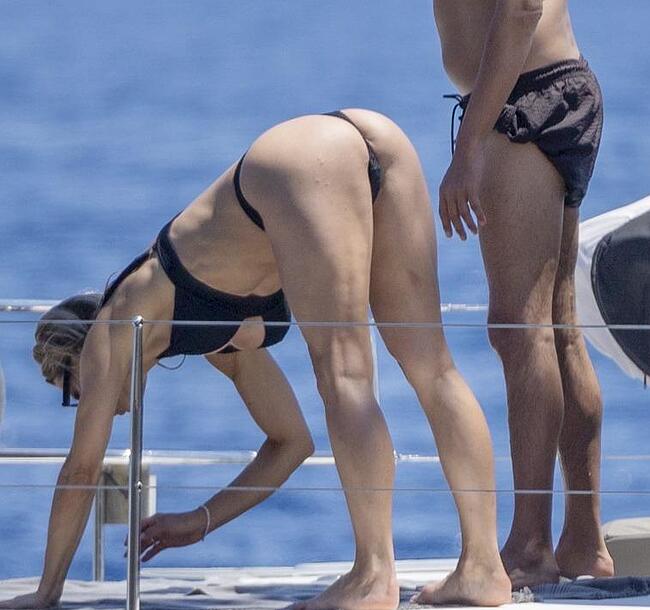 Michelle Hunziker Bikini And Asshole Oops Photos
