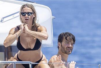 Michelle Hunziker Bikini And Asshole Oops Photos