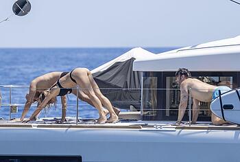 Michelle Hunziker Bikini And Asshole Oops Photos