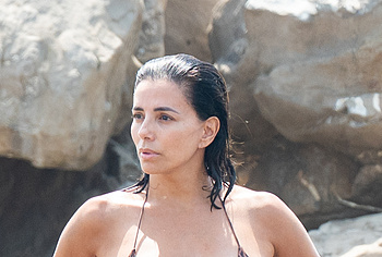Eva Longoria Shows Her Round Ass In Leopard Bikini