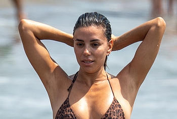 Eva Longoria Shows Her Round Ass In Leopard Bikini