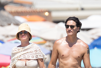 Katy Perry and Justin Trudeau Kiss Passionately In Swimsuits On The Beach