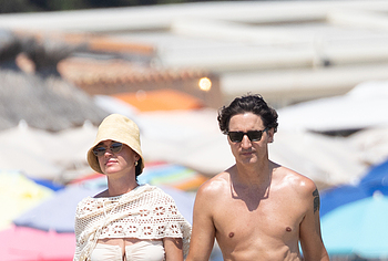 Katy Perry and Justin Trudeau Kiss Passionately In Swimsuits On The Beach