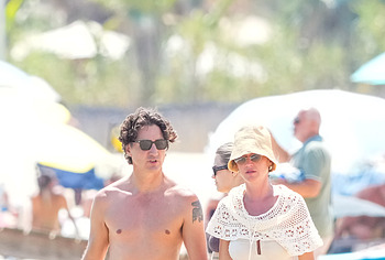 Katy Perry and Justin Trudeau Kiss Passionately In Swimsuits On The Beach