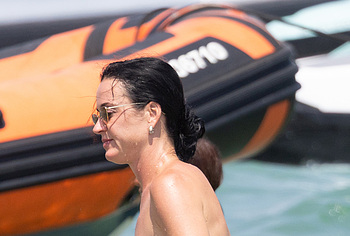 Katy Perry and Justin Trudeau Kiss Passionately In Swimsuits On The Beach