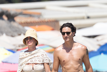 Katy Perry and Justin Trudeau Kiss Passionately In Swimsuits On The Beach