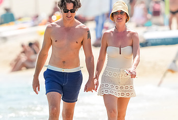 Katy Perry and Justin Trudeau Kiss Passionately In Swimsuits On The Beach
