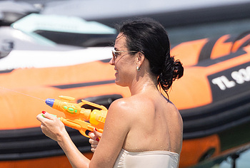 Katy Perry and Justin Trudeau Kiss Passionately In Swimsuits On The Beach