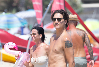 Katy Perry and Justin Trudeau Kiss Passionately In Swimsuits On The Beach