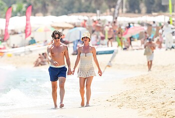 Katy Perry and Justin Trudeau Kiss Passionately In Swimsuits On The Beach