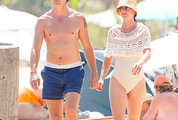 Katy Perry and Justin Trudeau Kiss Passionately In Swimsuits On The Beach