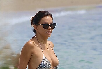 Hot Celebrity Milf Eva Longoria Relaxing In Tight Bikini On A Beach
