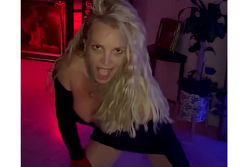 Britney Spears Pussy Upskirt and Nude Tits During Live Stream