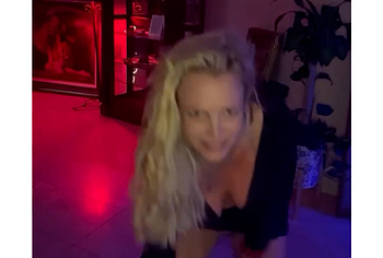 Britney Spears Pussy Upskirt and Nude Tits During Live Stream