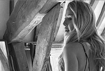 Ellie Goulding Nude And Lacy Lingerie Photos