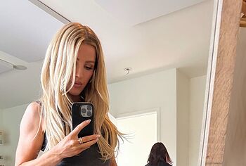 Ellie Goulding Nude And Lacy Lingerie Photos