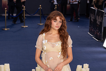Joey King Bare Butt And Underwear Public Photos