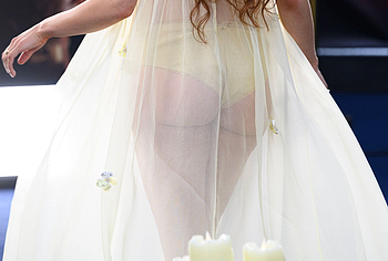 Joey King Bare Butt And Underwear Public Photos