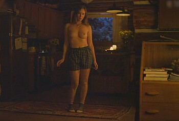 Gillian Anderson and Hannah Einbinder Nude Lesbian Scenes in Teenage Sex and Death at Camp Miasma