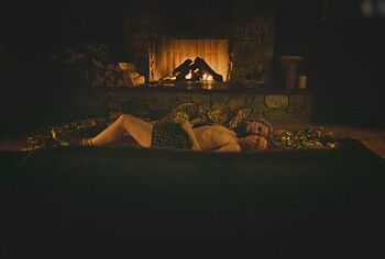 Gillian Anderson and Hannah Einbinder Nude Lesbian Scenes in Teenage Sex and Death at Camp Miasma