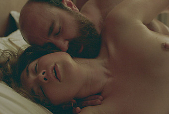 Florence Pugh Nude And Rough Sex Scenes in East of Eden
