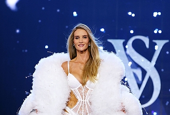 Rosie Huntington-Whiteley Hot Lingerie in The Victorias Secret Fashion