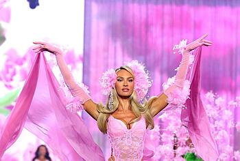 Candice Swanepoel Sexy Lingerie in The Victorias Secret Fashion