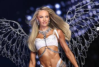 Candice Swanepoel Sexy Lingerie in The Victorias Secret Fashion